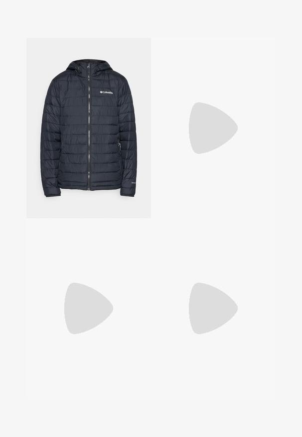 Mørkeblå isolert jakke med horisontalt quilte mønster, glidelås foran, justerbar hette og Columbia-logo trykt på brystet.; Svart kortermet T-skjorte laget av lett materiale. Har en liten hvit logo på venstre bryst og subtile skulderdetaljer.; Svart utendørsbukser med en glidelåslomme på låret, elastisk midje og glatt, vannavstøtende stoff. Renslig design uten synlige logoer.; Grå og svart terrengløpesko med teksturert overdel, synlig snøresystem og robust såle. Har oransje detaljer og merkevarer.