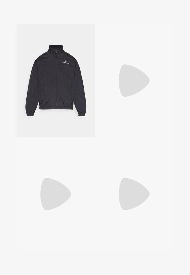 Fekete, könnyű dzseki magas gallérral, elöl cipzárral, elasztikus mandzsettákkal és szegéllyel. A mellkason fehér logó található. Simább textúrával rendelkezik.; Fekete, rövid ujjú pamut póló, fehér csíkokkal a vállain és fehér logóval a bal mellkason.; Fehér sportnadrág sima anyagból, rugalmas derékpánttal és szűkített bokákkal, a hátsó zsebében fekete logóval.; Világoskék, fekete csíkos könnyű futószerek. Simább felső résszel, kerek orral és vastag fehér középtalppal, amelyen a "LIGHTSTRIKE PRO" felirat olvasható.