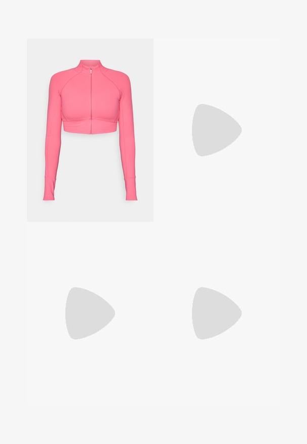 Rožinė trumpa užtrauktuku užsegama striukė su ilgomis rankovėmis, pagaminta iš lygaus audinio, su prigludusia siluetu ir kontrastingomis siūlėmis.; Juodas trumpas marškinėliai, pagaminti iš minkštos medžiagos, su apvalia iškirpte ir trumpomis plačiomis rankovėmis, turintys paprastą, be siūlių dizainą.; Juodi leggingai, pagaminti iš elastingos medžiagos, su aukštu juosmeniu, lygiu paviršiumi ir apglėbiančiu siluetu. Nėra matomų raštų ar aparatūros.; Burgundi spalvos sportiniai bateliai su tinklelio viršumi, juodais akcentais ir paminkštintu baltu padu. Turintys raištelių uždarymą ir pakėlimo juostelę ant kulno.