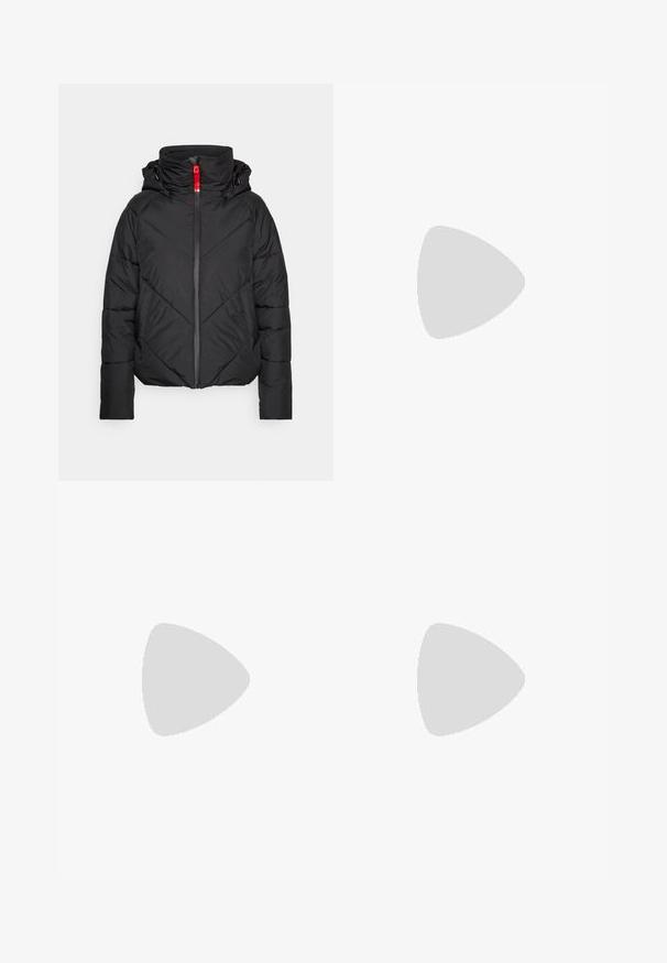Giacca imbottita nera con colletto alto, chiusura frontale con zip e cappuccio. Presenta cuciture diagonali e una zip rossa a contrasto.; The North Face SHADOW LONG SLEEVE - Maglietta a manica lunga - white dune; Pantaloni da sci bianchi con design a gamba dritta, dotati di tasche con zip nere e chiusura a bottone in vita. Tessuto liscio e resistente.; Scarpa da corsa color beige chiaro con tomaia in rete, colletto imbottito, logo "HOKA" in oro ben visibile e suola spessa e ammortizzata per il comfort.