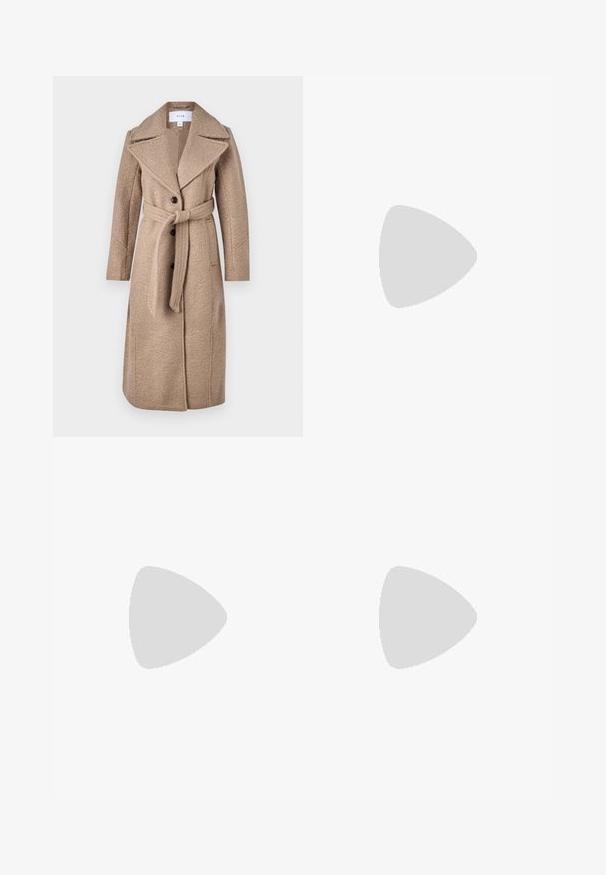 Beige vilnas maisījuma mētelis ar jostu, lielām apmalēm un trim priekšējām pogām. Iezīmē teksturētu audumu un garām piedurknēm.; Gina Tricot SOFT TOUCH CROPPED TOP - Tops ar garām piedurknēm - pristine; Gai zili džinsi ar taisnu kāju dizainu, ar sarullētu apakšmalu un vieglu izbalējumu. Iekļautas klasiskas priekšējās kabatas un pogu aizdare.; Gaišpelēka kedas, izgatavotas no zamša un sieta, ar trim baltām svītrām, apaļu purngalu un gumijas zoli. Zelta logo akcenta detaļa blakus auklām.; Sudraba gredzenveida auskari ar savītu dizainu, kas ir ar pulētu apdari un ar aizmugurēju fiksāciju. Izmērs ir aptuveni 3 cm diametrā.