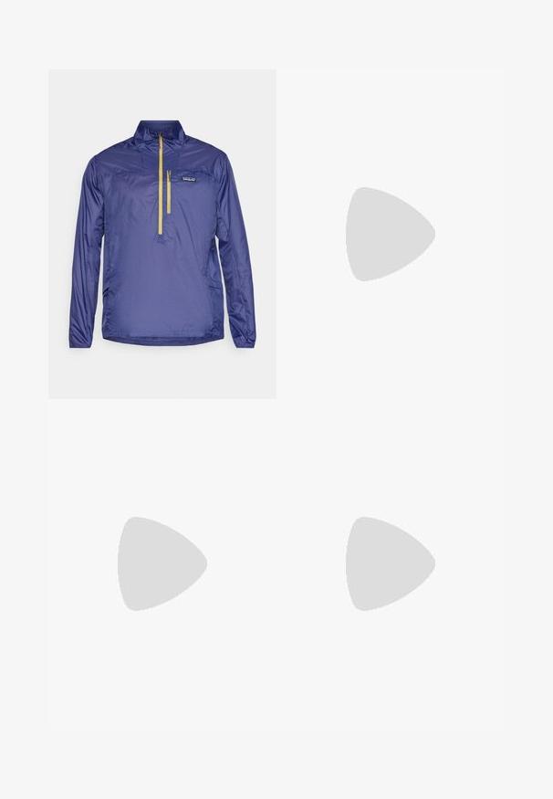 Tumši zils viegls jakas ar garām piedurknēm, ceturtdaļa rāvējslēdzis priekšpusē, neliela kabata un kontrastējošs dzeltens rāvējslēdzis. Izgatavota no gludas, spīdīgas materiāla.; Gaiši pelēks garām piedurknēm t-krekls, izgatavots no mīksta, teksturēta auduma. Ar apaļu izgriezumu un nelielu zilu Patagonia logotipu uz krūtīm.; Pelēki, viegli, elastīgas jostas bikses ar regulējamu auklu; sašaurinātas kājas; gluda tekstūra; ar logo detaļu sānos.; Zaļas Hoka skriešanas kurpes ar Gore-Tex augšdaļu, strukturētām akcentiem, elastīgām šņorēm un biezu bēša krāsas zoli ar Vibram logo.