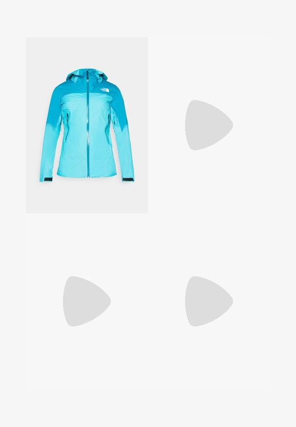 Letter, turkis jakke med lynlås foran, justerbar hætte og to sidelommer. Har et tekstureret design og elastiske manchetter.; Grå kortærmet T-shirt lavet af blødt, fugttransporterende materiale. Har en rund hals og et lille hvidt logo øverst til venstre.; Sorte løbeshorts med et struktureret stof, elastisk talje og sidelommer; har et lille logo foran.; Sort vandrestøvle med en mellem-højde design, der har en tekstureret overdel, grå detaljer og en holdbar gummisål med skridsikre klodser.