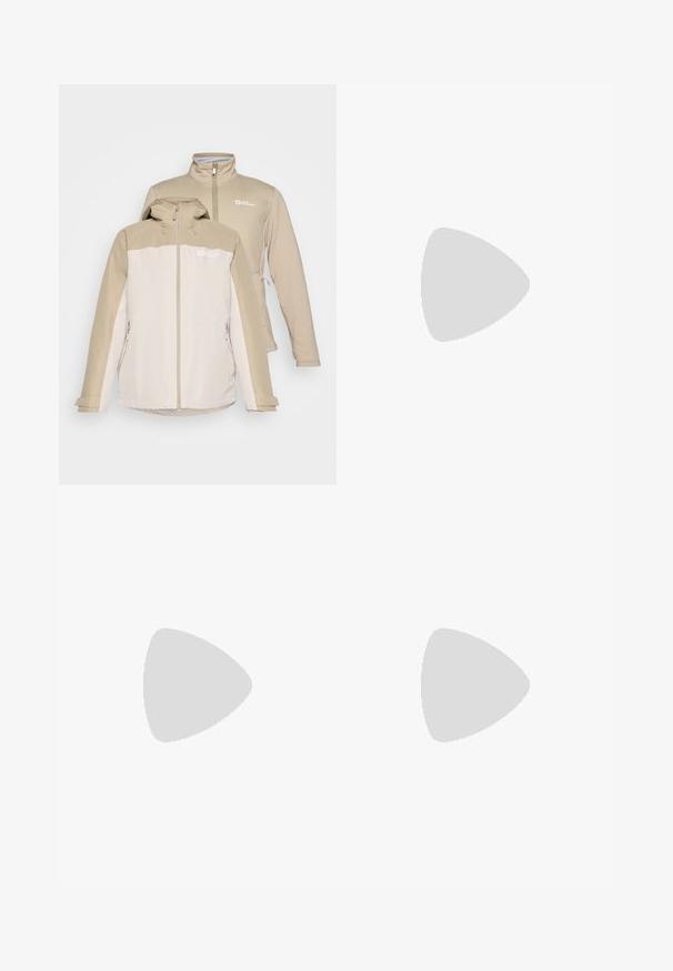 Jack Wolfskin WILD PLACES 3IN1 - Outdoorjacka - pale sand; Svart långärmad t-shirt i bomull med rund hals. Har en liten vit logotyp på vänster bröstområde. Enkelt design och passform.; Svarta nylonbyxor med avtagbara ben, justerbara muddar, flera fickor och en logotyp på högra benet. Slät, lätt textur.; Beige och krämfärgad atletisk sko med texturerad meshovandel, stöttande överdrag och gummisulor med ett mönster för grepp.