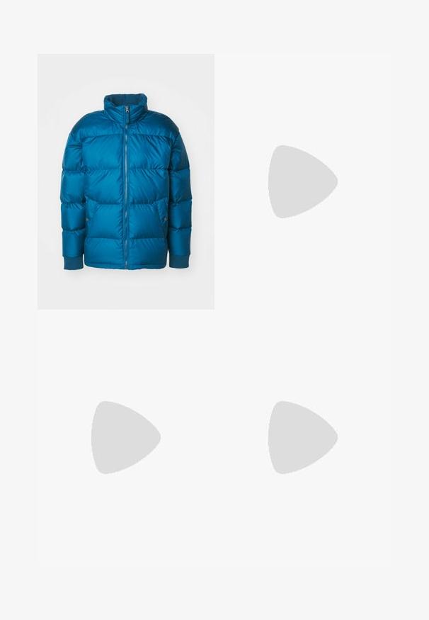 The North Face PARALTA PUFFER - Páperová bunda - midnight petrol; Biele bavlnené tielka s okrúhlym výstrihom, s hladkým povrchom. Zobrazené sú dva kusy, označené "PIER ONE."; Bavlnené wide-leg nohavice v bezovej farbe. Majú textúrované vertikálne pruhy, klasický pás a dve predné vrecká.; Biele kožené tenisky so šedými akcentmi, obsahujúce perforovaný špičkový box, ploché šnúrky a vzorovanú podrážku. Logo New Balance na boku.