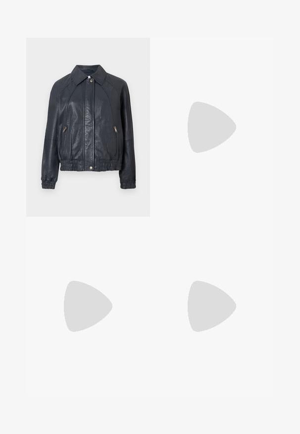 Giacca in pelle blu navy con colletto, tasche laterali con zip e polsini elastici. Presenta una finitura testurizzata e un orlo arricciato.; T-shirt nero a maniche corte realizzato in morbido cotone, con scollatura rotonda, vestibilità rilassata e una superficie liscia. Nessun motivo o grafica visibile.; Pantaloni a gamba larga in tessuto crema chiaro, dotati di tasche laterali, frontale liscio e chiusura a un bottone in vita. Texture morbida.; BOSS IRYNA BOOTIE - Stivaletti con plateau - black