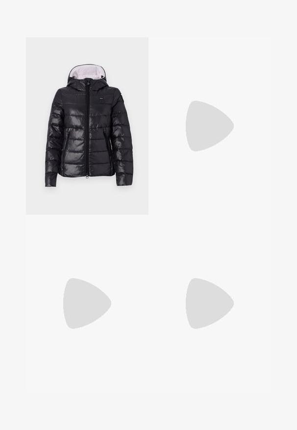 Sort polstret jakke med en blank overflade, lynlåslukning, aftagelig hætte og to sidelommer. Foret med en lyse farvet indvendig.; Hvid t-shirt med korte ærmer og navy horisontale striber, med broderet "Tommy Hilfiger" logo på brystet. Klassisk crew neck design.; Plisseret hvid nederdel med en sort elastisk talje, der har "LACOSTE"-logoet. Mellemlang design med blød tekstur.; Hvide lædersneakers med en tyk hvid sål, sort ruskindhælvægt og prægede logoer på siden. Snørebåndsdesign med seks øjer.