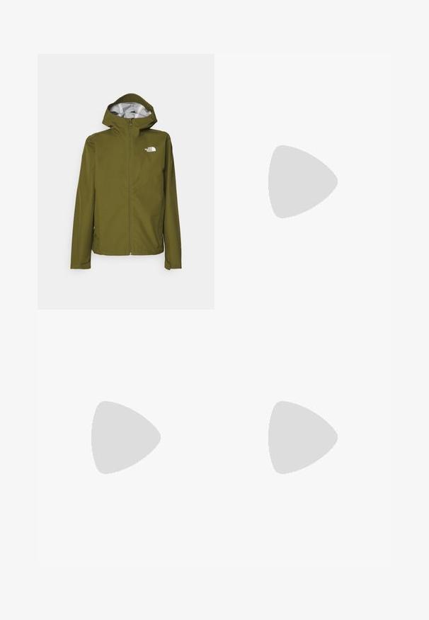 The North Face WHITON JACKET - Vízlepergető széldzseki - forest olive; Fekete rövidujjú pamut póló, kerek nyakkivágással, a bal felső mellkason egy kis fehér logóval.; The North Face WINTER EXPLORATION TAPERED CARGO  - Szabadtéri nadrágok - black; Fekete terepfutó cipő, textúrált felső résszel, gumitalppal és megerősített lábujjrészével. Párnázott bokarésszel és húzófüllel rendelkezik a könnyű felhúzáshoz.