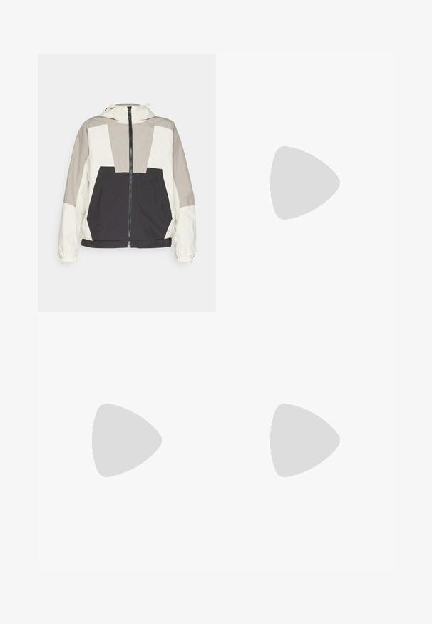 Kleurgebroke windjack met een beige, grijze en zwarte stijl, een ritssluiting aan de voorkant en elastische manchetten. Lichtgewicht stof met een capuchon.; Zwart langsluiting T-shirt van katoen met een ronde hals. Heeft een klein wit logo op de linkerkant van de borst. Eenvoudig ontwerp en pasvorm.; Zwarte nylon cargo broek met afneembare pijpen, verstelbare manchetten, meerdere zakken en een logo op het rechterbeen. Gladde, lichte textuur.; Beige en crème sportschoen met een textuur-mesh bovenwerk, ondersteunende overlays en een rubberen zool met een profielpatroon voor grip.