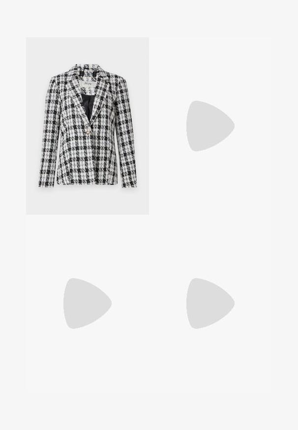 Czarno-biała marynarka w kratę, wykonana z teksturowanej tkaniny, z wyłogowym kołnierzem, jednorzędowym zapięciem na guzik i długimi rękawami.; Zestaw dwóch bluzek z długim rękawem w kolorze białym i czarnym. Prążkowana struktura, okrągły dekolt, dopasowany fason z lekko rozszerzanymi rękawami.; Czarne, wysokie dżinsy z guzikem i zamkiem błyskawicznym, z przednimi kieszeniami i rozszerzanymi nogawkami, leżące płasko na białym tle.; Czarne skórzane botki Chelsea na mocnej podeszwie, z elastycznymi panelami bocznymi i kontrastującym białym ściegiem. Teksturowane wykończenie.