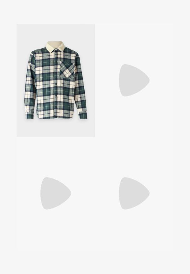 Chemise à carreaux vert foncé et crème avec un col en polaire doux. Dispose d'une fermeture à boutons et d'une poche poitrine avec un motif diagonal.; T-shirt en coton blanc à manches courtes, col rond et coupe décontractée. Texture lisse sans motifs ou accents visibles.; Jean en denim bleu clair avec une coupe droite, cinq poches et une fermeture à bouton. Texture douce avec une finition vieillie classique.; Baskets blanches avec un design perforé à trois rayures, des accents texturés, une semelle en caoutchouc et le logo "CAMPUS" en doré sur le côté.