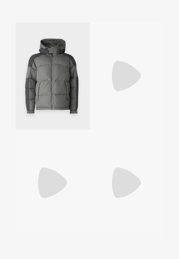 Veste matelassée grise avec capuche, présentant un design matelassé, une fermeture éclair à l'avant et des panneaux d'accent gris foncé sur les épaules et les manches.; Deux polos : un bleu marine et un blanc, tous deux avec un petit accent rouge, blanc et bleu sur la poche poitrine et le col.; Jean en denim bleu foncé avec une coupe slim, décoloration subtile, cinq poches et une fermeture à bouton en métal. Accents cousus dans une couleur contrastante.; Baskets blanches en matériau synthétique. Présentent une texture lisse, un bout rond, un design à lacets et des accents rayés sur les côtés.