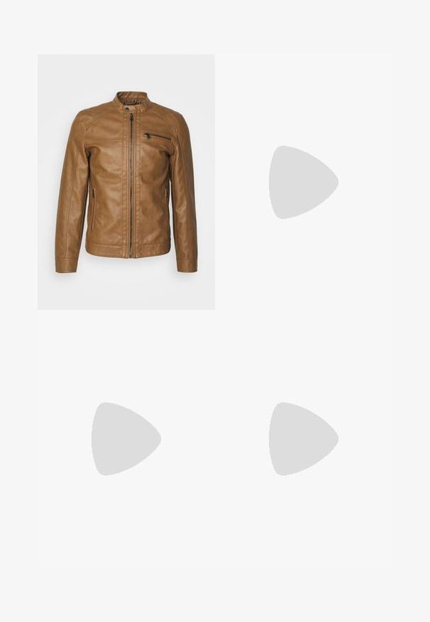 Giacca in pelle marrone con colletto alto, zip frontale, tasca sul petto con zip e due tasche laterali, caratterizzata da una texture liscia.; T-shirt in cotone nero con maniche corte, collo rotondo e grafica frontale di un sole e una luna, accompagnata dal testo "Le Soleil et La Lune."; Pantaloni neri con vita elasticizzata e design a gamba dritta, caratterizzati da una texture liscia e senza motivi o hardware visibili.; Scarpa in suede nera con lacci, punta arrotondata, suola leggera color crema e dettagli di cucitura blu discreti sulla parte superiore.