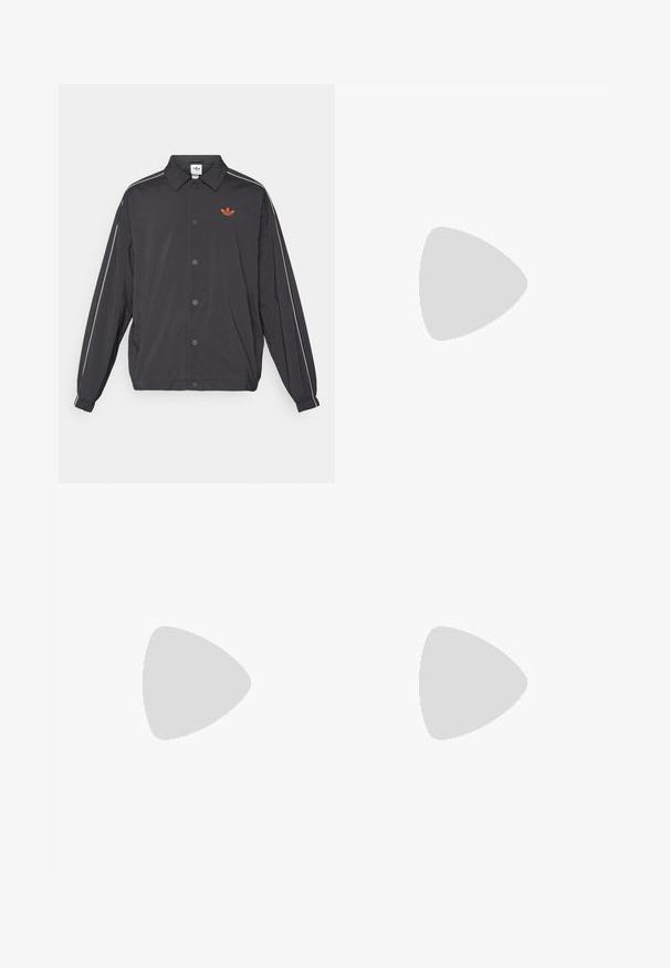 Veste noire légère avec fermeture à boutons, bandes latérales blanches et petit logo orange sur la poitrine. Poignets élastiques et col.; T-shirts en coton blanc, à manches courtes, design col rond, texture uniforme, empilés en rangée, avec un logo subtil au niveau de l'encolure.; Shorts en coton noir avec une taille élastique, des coutures latérales et un petit logo blanc sur la jambe gauche. Texture lisse, longueur genou.; Des baskets noires avec une tige en suède et en matériaux synthétiques, dotées de trois rayures blanches, d'une semelle en caoutchouc texturé et d'une étiquette de logo bleue sur la languette.