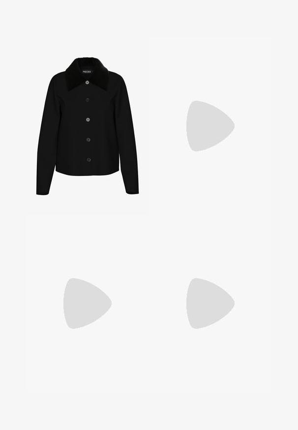 Casaco preto com colarinho de pelúcia preto, fechamento frontal com seis botões, mangas longas e design cropped. Textura suave e silhueta simples.; Camisola de gola alta de mangas longas, feita de um tecido liso e elástico. Apresenta um colarinho alto e um design ajustado, sem padrões ou adornos visíveis.; Jeans de perna larga em azul-claro, feitos de denim, com cintura alta, design de cinco bolsos e um desvanecimento sutil para um aspeto usado.; Tênis plataforma brancos feitos de material sintético suave, apresentando ponta arredondada, design com cadarços e sola de borracha texturizada. Acento preto no calcanhar.