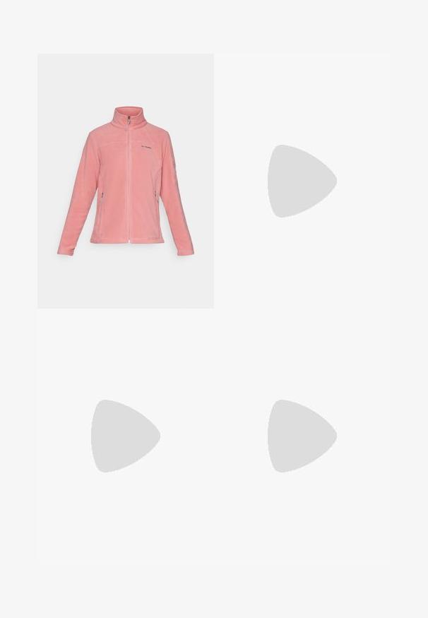 Columbia FAST TREK - Giacca in pile - pink agave; Maglietta a maniche lunghe grigia scura con una grafica di alberi rossi e montagne; logo "COLUMBIA" in caratteri bianchi in grassetto. Tessuto morbido, scollatura a girocollo standard.; Pantaloni cargo beige con una caratteristica di zip-off, realizzati in materiale leggero. Inclusi tasche laterali e un design attillato. Texture liscia.; Columbia PEAKFREAK - Scarpa da hiking - black