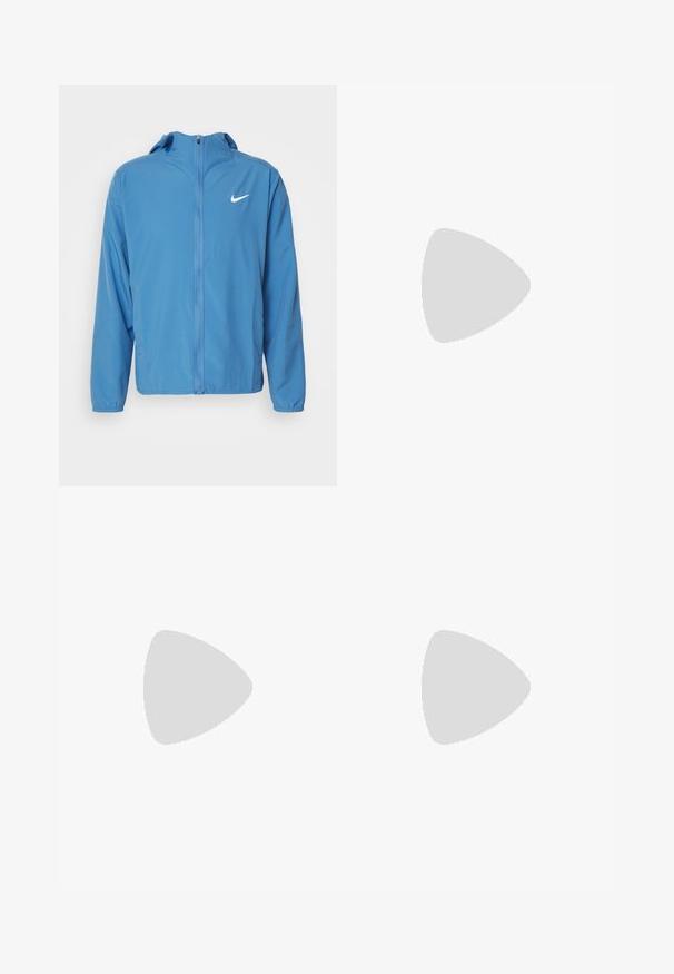 Himmelblaues Nike-Windbreaker-Jacke mit Kapuze, vorderem Reißverschluss, langen Ärmeln und kleinem weißen Logo auf der linken Brustseite.; Weißes T-Shirt mit kurzen Ärmeln aus glattem Stoff. Verfügt über einen runden Halsauschnitt und ein kleines schwarzes Nike-Logo auf der linken Brust.; Schwarze Sporthose mit elastischem Bund und taillierter Passform, auf der linken Beinschulter befindet sich ein großes weißes Nike-Logo. Weicher, leichter Stoff.; Schwarzer Sportschuh mit strukturiertem Obermaterial, weißem Nike-Warenzeichen und einer weißen Gummisohle. Verfügt über ein Schnürdesign und eine dynamische Form.