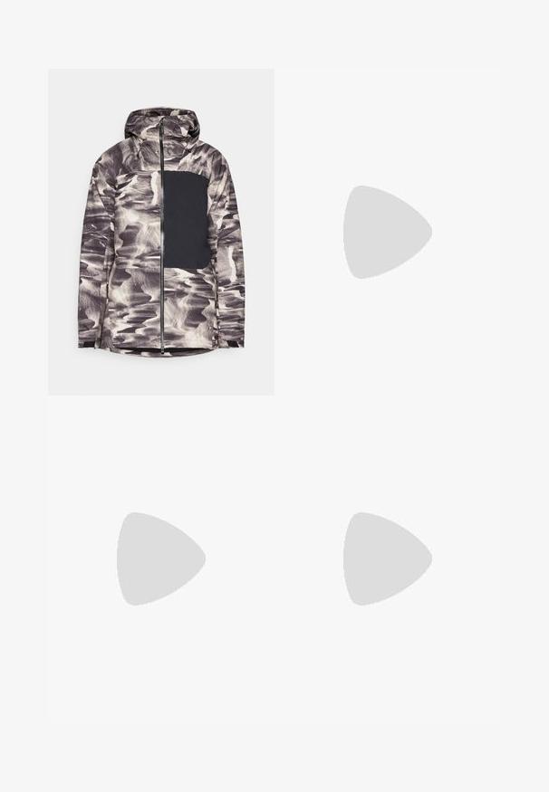 Chaqueta con capucha con un diseño abstracto en patrón de agua en negro y gris. Presenta un panel en el pecho completamente negro y una cremallera de longitud completa.; Camiseta de manga larga blanca de algodón con cuello redondo. Presenta un pequeño logotipo negro en el pecho. Textura suave, corte regular.; The North Face PANT - Pantalones deportivos - mystic haze/pearl mist; Zapatos exteriores negros con malla y material sintético, que presentan un upper texturizado, un sistema de cordones seguro y una suela robusta, sobre terreno rocoso.