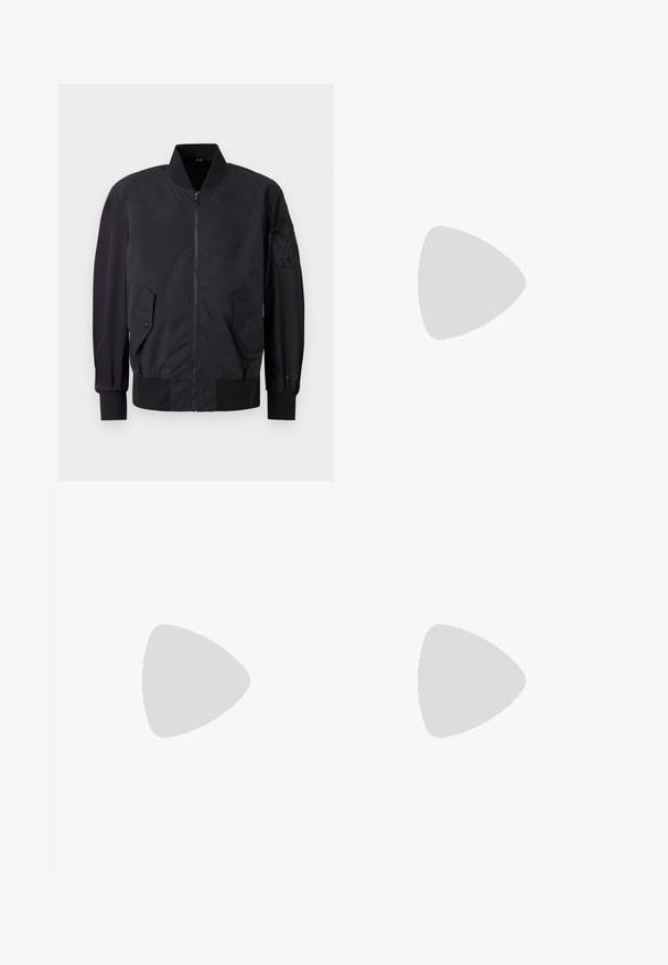 Črni bomber jakna z zadrgo spredaj, dvema žepoma na gumbe, rebrastimi manšetami in tekstilno nalepko na rokavu. Gladka, mat tekstura.; Črna kratkotrajna majica Nike iz gladkega materiala, z belim logotipom Swoosh na zgornji levi strani, okrogel izrez.; Črne trenirke iz lahkega materiala z elastičnim pasom, manšetami na gležnjih in diskretnim logotipom Nike na levi strani.; Črne športne čevlje z zračno mrežno zgornjim delom, strukturiranimi dodatki in valovitim gumijastim podplatom. Imajo odsevni logo in sistem vezalk.