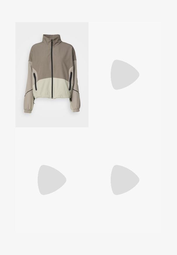 Under Armour UNSTOPPABLE JACKET - Sportovní bunda - taupe dusk/black; Černá plavková tkanina s hladkou texturou, zakřivenými popruhy a plochými švy, navržená pro pohodlí a flexibilitu při nošení.; Vysoké modré cyklistické kraťasy vyrobené z hladkého, elastického materiálu. Obsahují boční kapsy a ploché švy pro zvýšené pohodlí a podporu.; Černé sportovní boty s texturovaným černým svrškem, bílou podrážkou a gumovým vzorem. Šněrování je zavázané, což ukazuje na elegantní design a logo.