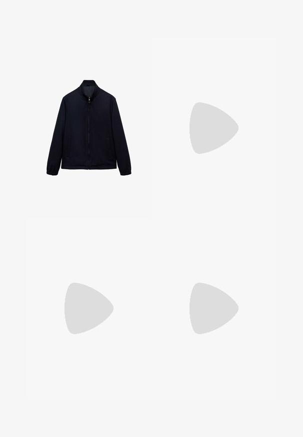 Giacca zip-up blu navy con colletto alto, maniche lunghe, polsini elasticizzati e tasche laterali; realizzata in tessuto morbido e testurizzato.; Camicia bianca a maniche corte con zip, realizzata in tessuto testurizzato, caratterizzata da un colletto e due tasche frontali con pattine quadrate.; Pantaloni neri con vestibilità dritta, passanti per cintura e cintura staccabile. Tessuto liscio con tasche laterali e senza motivi o accessori visibili.; Mocassini slip-on in suede marrone con una texture liscia e dettagli cuciti; presentano una suola in gomma per una migliore aderenza.