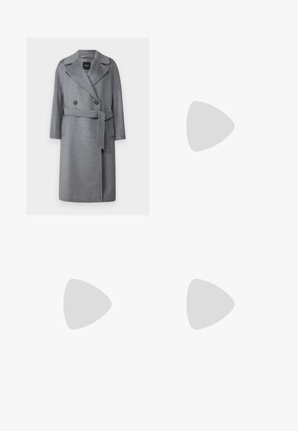 WEEKEND MaxMara RESINA - Klasszikus kabát - grigio medio; Fekete, hosszú ujjú, garbós felső sima anyagból, fodros gallérral és illeszkedő sziluettel, egyszerű élekkel.; Fekete, szabott nadrág egyenes szárú kialakítással, övhurkokkal és oldalsó zsebekkel. Simább anyagból készült, tiszta kivitelben.; Fekete bőr balettcipő lekerekített orral, sima tekstúrával, minimális varrással és rugalmas talp kialakítással.
