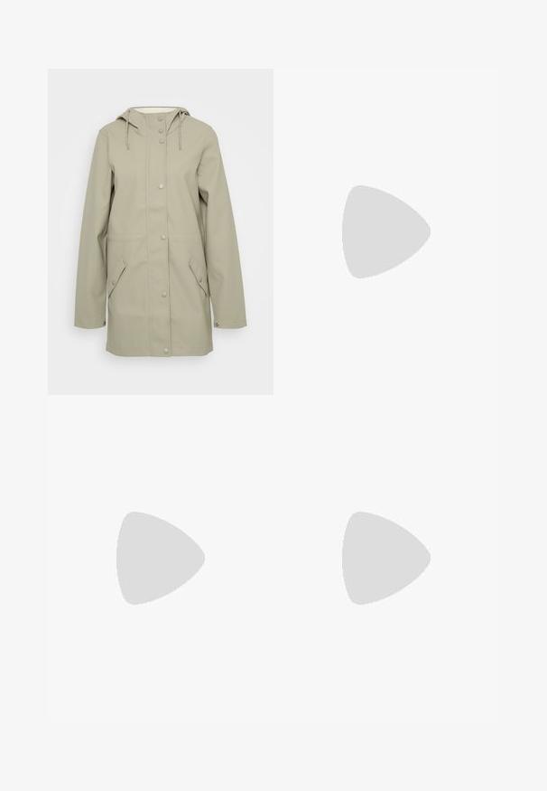 Heledad hallbeez veekindel jakk kapuutsiga, eesneppude sulgemisega, kahe külje taskuga ja kapuutsil reguleeritavad nöörid. Sujuv tekstuur.; Roheline ja valge triibuline kampsun, mis on jalakate ja laiemate varrukatega, ning ääred on soonikuga. Valmistatud pehmest ja tekstuuritud kootud materjalist.; Klassikalised sinised denimists teksad otsejalaga disainiga, viie taskuga ja nööbisuletusega. Omab keskmist pesu ja tugevat tekstuuri.; Valge nahast tennisetossud perforatsiooniga varbakupliga, kontrastsetes beežides kummitaldades ning logoga aktsentidega küljel ja kandmisel. Minimalistlik disain.