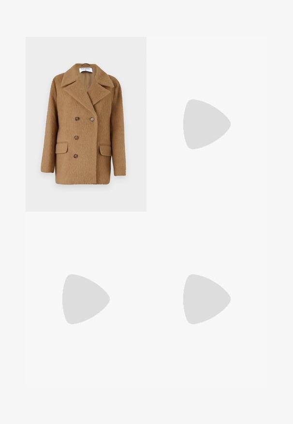 Pruun kahekordselt nööbitud mantel, millel on tekstuuriga villasarnane materjal, kaks esist pocketit ja ümmargused pruunid nööbid. Nurgelise kraega disain.; Mustavärviline ilma varrukateta topp, millel on õhukesed rihmad, laialdane lõige ja kokku kogutud ääre. Valmistatud kergest kangast, millel on sile tekstuur.; Mustad laiad püksid, mis on valmistatud siledast kangast, kõrge vöökoht ja millel on kaks esiõmblust ning kohandatud disain.; Must musta põlvik, terava ninaga, millel on ümber pahkluu ümar rihm ja madal, kergelt kitsenev konts. Sile tekstuur.