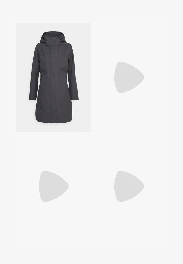Caban waterproof negru cu glugă, mâneci lungi, croială dreaptă și cusături verticale. Are un guler înalt și un design minimalist.; Cămașă cu mâneci lungi de culoare gri închis, cu un grafic de copaci roșii și munți; logo-ul "COLUMBIA" în text alb îngroșat. Material moale, guler standard de tip crew.; Pantaloni de performanță gri cu un tiv elastic, două buzunare frontale și un buzunar lateral cu fermoar. Textură netedă și potrivire conică.; Columbia PEAKFREAK - Pantofi drumeție - black