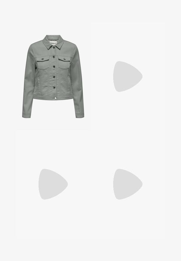 Chaqueta de mezclilla verde claro con cuello clásico, cierre frontal de botones, dos bolsillos en el pecho y detalles en tono plateado.; Camiseta de algodón blanca con manga corta y escote redondo. Presenta un logo negro de Adidas en el pecho y un cuello interior negro en contraste.; Pantalones de pierna ancha en color crema con un patrón en zigzag, que cuentan con una cinturilla con logo negro y franjas negras en los laterales. Tejido ligero y texturizado.; Zapatillas de ante beige claro con suela de goma, tres rayas diagonales y una puntera texturizada. Presenta el logo en la lengüeta y en el lateral.