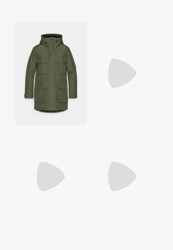 Groene, geïsoleerde parka jas met een capuchon. Vier opgestikte zakken aan de voorkant, verstelbare manchetten en een rechte snit.; Zwarte korte mouwen T-shirt van een gladde katoenmix, met een ronde halslijn en een minimalistisch ontwerp zonder patronen of accenten.; Zwarte joggingsbroek van gladde stof. Kenmerkt zich door een elastische tailleband met een trekkoord, taps toelopende benen en geen zichtbare zakken. Eenvoudig ontwerp.; Zwarte leren sneaker met lage schacht, zwarte veters en off-white zool, weergegeven in zijprofiel op een witte achtergrond.