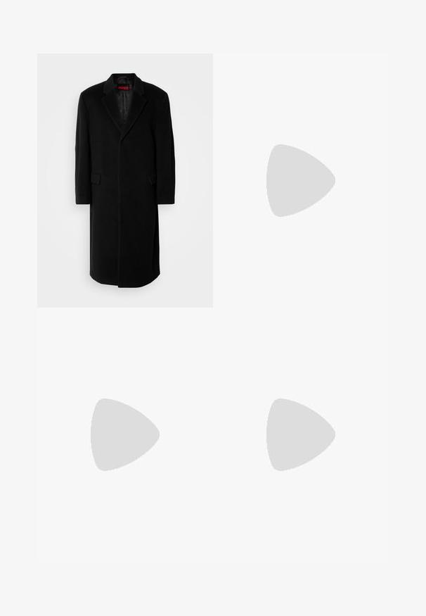 HUGO MALD - Casaco clássico - black; Pulôver de gola alta preto, feito de material suave, com mangas longas e ajuste justo. Acabamento canelado na barra e punhos. Design simples.; Calças cinza claro com uma textura suave, frente lisa e pernas rectas. Feitas de um tecido respirável, com bolsos internos e passantes para cinto.; Sapatilha preta em couro, com atilhos, ponta arredondada, textura suave, costura mínima e um salto baixo em borracha. Logotipo no calcanhar.