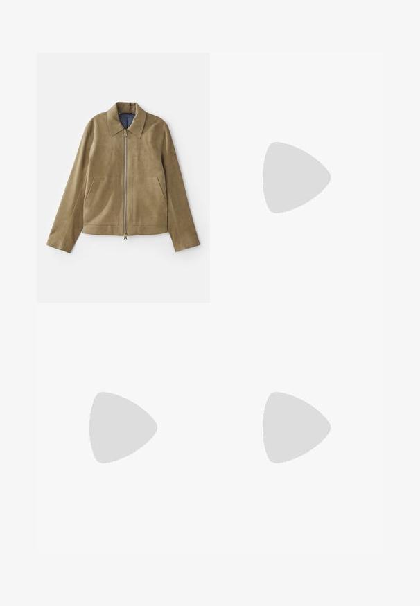 Bézs velúr dzseki elöl cipzárral, nagy zsebekkel, hegyes gallérral és kontrasztos tengerészkék béléssel. Sima textúra, testhezálló fazon.; Reiss Pulóver - dark bordeaux; Filippa K WIDE TROUSERS - Nadrágok - driftwood; Barna bőr bokacsizma sima textúrával, elasztikus oldalsó panelek, hátul húzófül és strapabíró gumitalp.