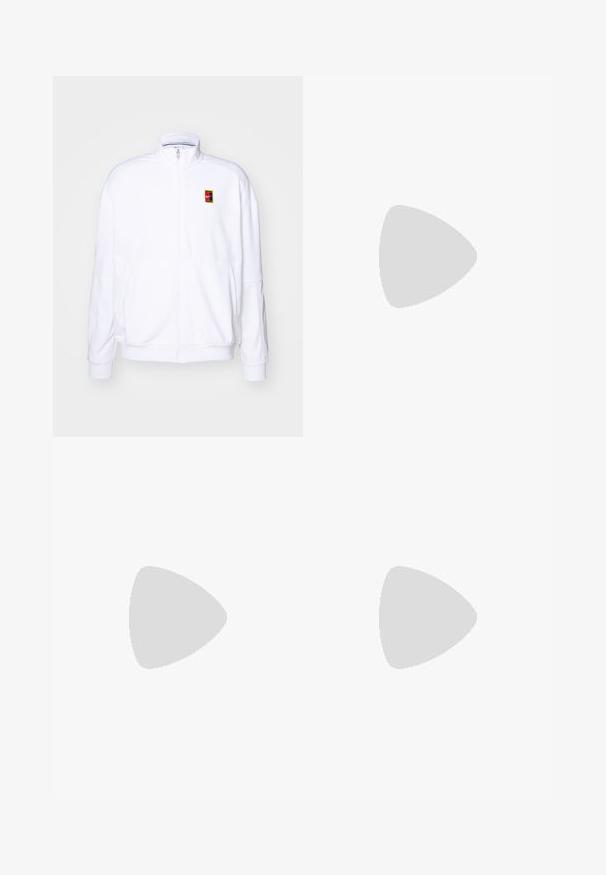 Hvit zip-up hettegenser laget av mykt stoff, med høy hals og en liten multicolor Nike-logo på venstre bryst.; Svart Nike løpe-T-skjorte laget av lett, pustende stoff, med korte ermer og en liten hvit logo på brystet.; Svarte joggebukser laget av lett stoff med elastisk midje, ankelmanchetter og en diskret Nike-logo på venstre side.; Svart treningssko med teksturert overdel, hvit Nike-swoosh og hvit gummisåle. Har snøring og en dynamisk form.