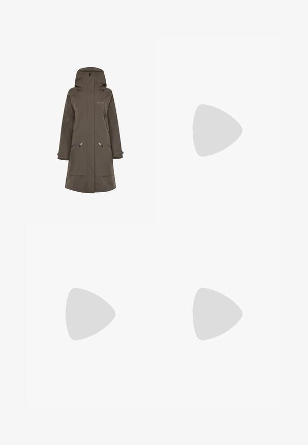 Rjavi vodoodporni dolg plašč s kapuco, z zadrgljivimi stranskimi žeparji in nastavljivimi manšetami, izdelan iz gladkega, trpežnega materiala.; Črna majica z dolgimi rokavi iz bombaža z okroglo izrezom. Ima majhen bel logotip na levem prsnem delu. Enostaven dizajn in prileganje.; Črne najlon hlače z zipom, ki se lahko odstranijo, s prilagodljivimi manšetami, več žepi in logotipom na desni nogi. Gladka, lahka tekstura.; Lahki zeleni pohodniki z mrežnimi in gumijastimi materiali, črn zunanjim delom za oprijem, roza in oranžnimi detajli ter ojačanim prstnim delom.