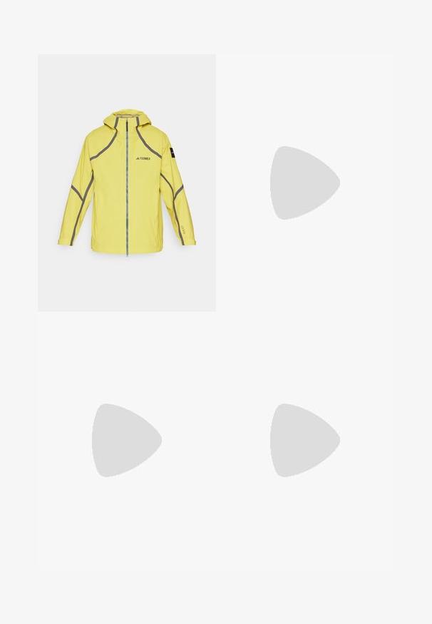 Κίτρινο αδιάβροχο μπουφάν με κουκούλα, σε αντίθεση με γκρι λεπτομέρειες, κλείσιμο με φερμουάρ και λογότυπο "TERREX". Διαθέτει μακριά μανίκια και ρυθμιζόμενους καρπούς.; Μαύρο αθλητικό μπλουζάκι με κοντά μανίκια και υφή, με λευκή λογότυπο στο αριστερό στήθος και ίσια ραφή.; Μαύρο παντελόνι εξωτερικού χώρου με τσέπη μπροστά με φερμουάρ, συνθετικό υλικό, tapered πόδια και ενισχυμένα πάνελ γόνατος. Διαθέτει κούμπωμα με κουμπί.; Μαύρο αθλητικό παπούτσι τρεξίματος με υφασμάτινο άνω μέρος, καουτσούκ σόλα και ενισχυμένη μύτη. Διαθέτει επενδεδυμένο κολάρο και θηλιά στα πίσω για εύκολη φορεσιά.