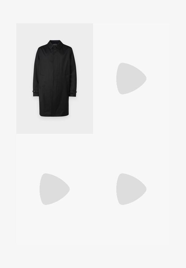 Trench coat negru dintr-un material neted, având un guler butonat, buzunare laterale și manșete reglabile cu butoane pentru o ajustare perfectă.; Tricou din bumbac de culoare albastru marin, cu gât rotund, mâneci scurte și un logo discret imprimat pe piept. Textură netedă și croială clasică.; Pantaloni negri dintr-un material neted, cu o pliță în față, închidere cu nasture și manșete răsucite la gleznă.; Mocasin din piele neagră cu o finisare lucioasă, vârf rotunjit, detalii de cusătură subtile și o talpă groasă din cauciuc pentru durabilitate.