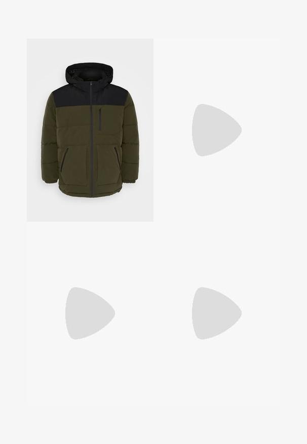 Veste matelassée en vert olive foncé et noir. Comprend une capuche, une fermeture éclair à l'avant, deux poches avant et une poche sur la poitrine. Tissu texturé avec des coutures horizontales.; Deux polos noirs, à manches courtes, en coton, avec un col classique, une patte de boutonnage à deux boutons, et des accents rayés blancs à l'intérieur du col.; Pantalons en denim noir avec une coupe droite, un design à cinq poches et une fermeture à bouton à l'avant. Texture lisse avec des détails de couture minimaux.; Chaussure slip-on en cuir noir avec une tige lisse, des accents cousus, un bout arrondi et un petit talon en caoutchouc. La semelle présente un profil de traction minimal.