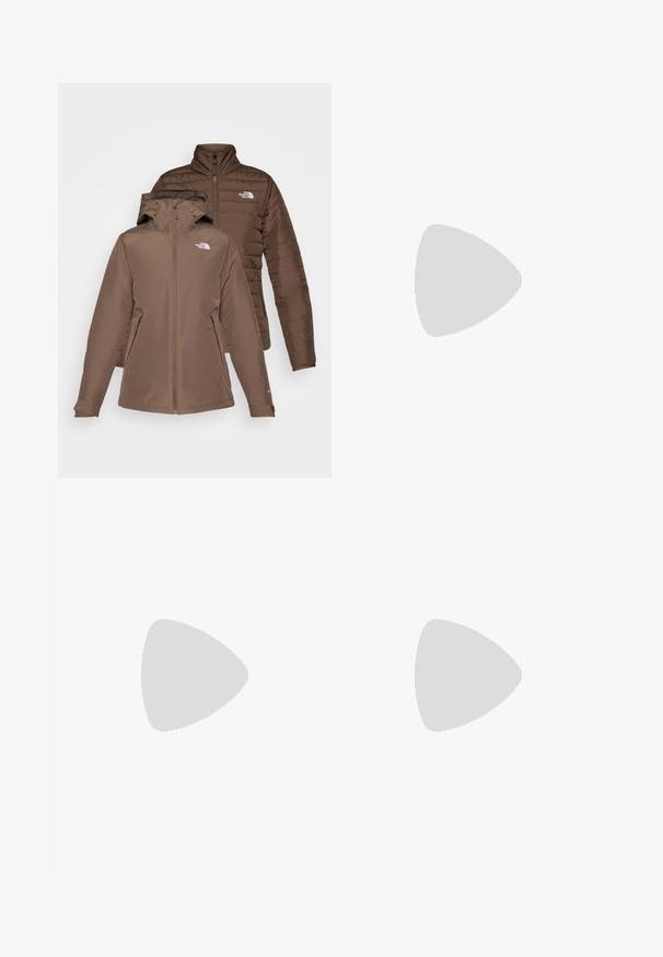 Twee bruine jassen gestapeld; de ene met een capuchon en rits, de andere puffy met quilt. Beide hebben logo's op de borst en een ritssluiting bij de zakken.; Zwart langsluiting T-shirt van katoen met een ronde hals. Heeft een klein wit logo op de linkerkant van de borst. Eenvoudig ontwerp en pasvorm.; Zwarte nylon cargo broek met afneembare pijpen, verstelbare manchetten, meerdere zakken en een logo op het rechterbeen. Gladde, lichte textuur.; Beige en crème sportschoen met een textuur-mesh bovenwerk, ondersteunende overlays en een rubberen zool met een profielpatroon voor grip.