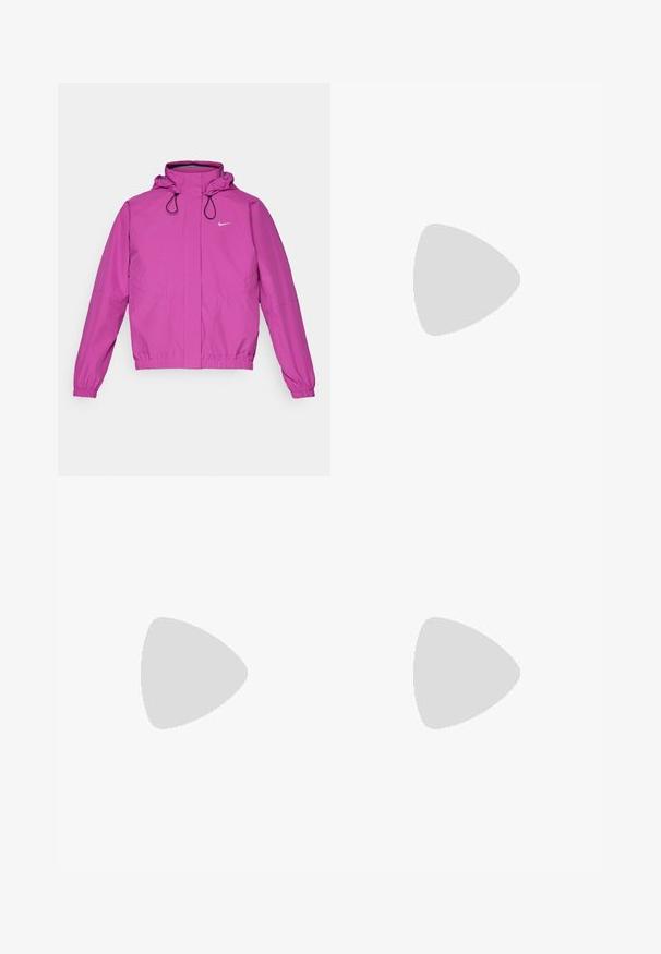 Nike Performance STORM-FIT SWIFT - Veste de running - hot fuchsia/black/reflective silver; T-shirt de sport noir à manches courtes, composé d'un tissu léger et lisse, présentant un petit logo Nike blanc sur le coin supérieur gauche.; Pantalons de sport Nike en gris foncé, avec une coupe fuselée, une taille élastique et des détails accentués près des poignets.; Baskets de course noir Nike avec tige respirante en mesh, logo swoosh blanc, détails texturés et semelle intermédiaire ZoomX de couleur crème.