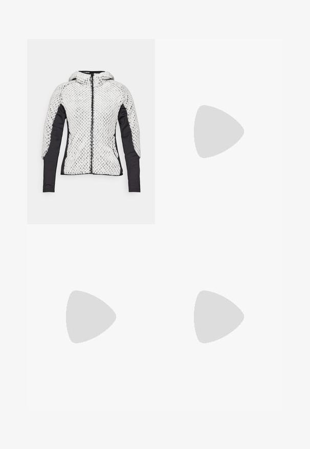 Bijela textured fleece jakna s crnim bočnim panelima i rukavima, prednjim patentnim zatvaračem i pričvršćenim kapuljačom, prikazana na jednostavnoj pozadini.; Majica dugih rukava tamnosive boje s grafikom crvenih drveća i planina; logo "COLUMBIA" u podebljanom bijelom tekstu. Mekana tkanina, standardni okrugli izrez.; Pantalone tamnoplave boje od glatkog materijala, s prednjim kopčanjem na dugme, uskim krojem i pregibima na koljenima.; Columbia PEAKFREAK - Obuća za pješačenje - black