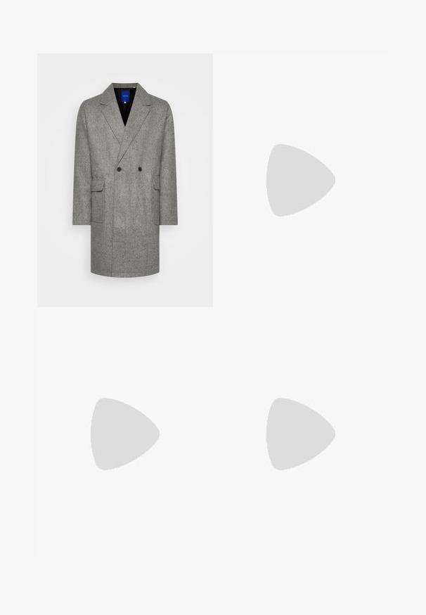Jack & Jones JORSLOPE COAT - Klasični plašč - grey; Svetra svetlo bež barve iz pletene tkanine z teksturiranim vafeljastim vzorcem. Ima visok ovratnik ter rebraste manšete in rob. Mehka, srednje težka tkanina.; Svetlo modri kavbojke z ravnim rezom, dizajnom petih žepov in gumbom za zapiranje. Gladka tekstura s klasičnim zaključkom.; Črne usnjene loafersice z gladkim zaključkom, ki imajo sprednji trak in debel gumijast podplat z utori.; Črne pravokotne sončne očala s temnimi lečami, ki imajo debel okvir, subtilne poudarke na straneh in nobenih vidnih logotipov razen imena blagovne znamke.; Kovinski kvarčni ura s črnim številčnicam, belimi številkami in prikazom datuma. Ima jekleno zapestnico in vodoodpornost do 100 m.