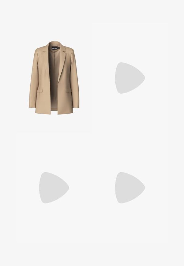 Beige kavaj med snedställda slag och två framfickor; tillverkad av mjukt tyg har den en öppen fram och en skräddarsydd passform.; Svart midiklänning med tunna justerbara axelband, med en draperad design och slät textur. Inga synliga mönster eller utsmyckningar.; Sandaler med klack i leopardmönster och fyrkantig tå, flera remmar och medelhög klack. Tillverkade av mjukt textilmaterial.; Kattögon-solglasögon med en matt svart plastbåge, mörka linser och en guldlogotyp som accent på skalmen. Vinklad design och jämn yta.