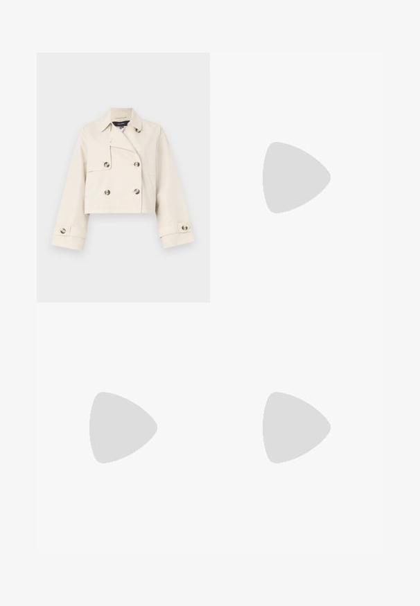 Giacca beige tagliata, realizzata in misto cotone, con bottoni doppi, colletto a punte e maniche con risvolto.; Due top in maglia senza maniche, a collo alto, in nero e bianco, con un design aderente e una superficie liscia, di lunghezza cropped.; Pantaloni neri su misura con taglio dritto, caratterizzati da una texture liscia e senza motivi visibili. Vita standard e finitura pulita.; Mocassini platform neri in pelle con punta arrotondata e fascia larga sulla tomaia. Presentano un tacco spesso e quadrato e una texture liscia.