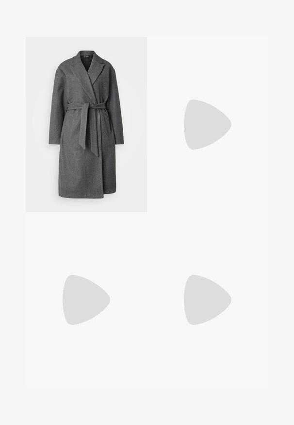 Vero Moda Tall VMFORTUNE LONG - Klasikinis paltas - dark grey melange; Balta ilgomis rankovėmis palaidinė su šonkauliuotu tekstūru. Yra subtilus raukinys aplink kaklo ir rankovių kraštą. Paprastas, prigludęs dizainas.; Vero Moda Tall VMBERLIN MY WIDE - Kelnės - obsidian/oatmeal; Baltos kanvas platforminio tipo sportbačiai su juodu guminiu padu, apvaliai kulniukui ir metaliniais aklais, turintys paprastą, švarų dizainą.