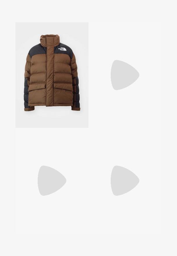 The North Face LIMBARA INSULATED JACKET - Giacca invernale - smokey brown; Maglione a collo alto nero a maniche lunghe, realizzato in tessuto a coste, presenta un design aderente con un collo alto e senza motivi o dettagli.; Jeans in denim nero con taglio dritto, design a cinque tasche e chiusura con bottoni. Presentano rivetti in rame e dettagli di cucitura.; Stivaletti neri realizzati in suede con una morbida fodera interna. Presentano una punta arrotondata e una suola piatta e testurizzata.; The North Face TERRA LUMBAR 3L UNISEX - Marsupio - asphalt grey/black