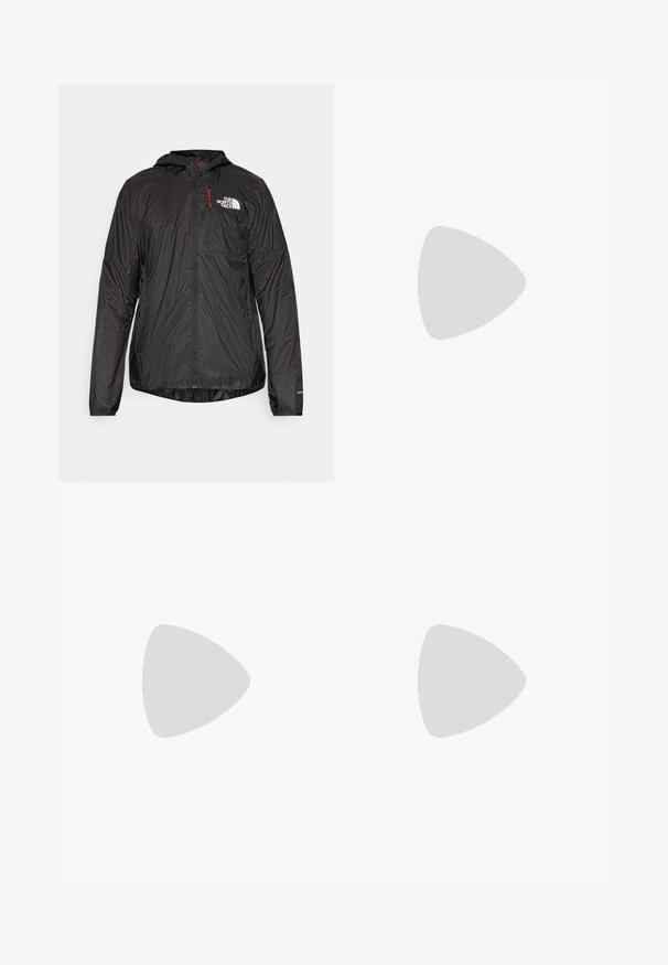 The North Face WINDSTREAM SHELL - Vindjacka - black; Vit långärmad T-shirt i bomull med rund halsringning. Har en liten svart logotyp på bröstet. Slät textur, normal passform.; The North Face PANT - Träningsbyxor - mystic haze/pearl mist; Svarta utomhusskor i mesh och syntetiskt material, med en texturerad ovandel, ett säkert snörningssystem och en robust sula, på stenig terräng.