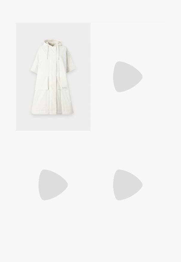 Max Mara Leisure MARATEA - Parka - bianco avorio; Balta īsām piedurknēm adīta blūze ar apaļu kakla izgriezumu, kurai ir gluda tekstūra un smalki riboti akcenti pie piedurknēm un apakšmalas.; Tumši zili džinsi ar taisnu kāju dizainu, piecu kabatu stilu, pogu aizdari un smalkiem šuvuma mākslējumiem.; Melnas ādas augstpapēžu kurpes ar smailu purngalu un apaļu papēdi. Gluda tekstūra ar elegantu, minimālistisku dizainu.