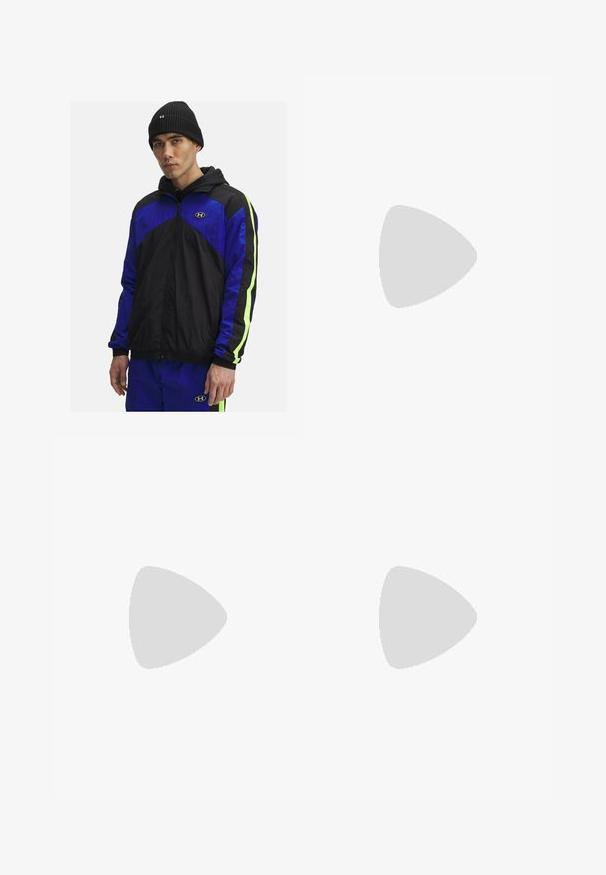 Melnas un zilas vējjaka ar kapuci, ar neona zaļiem akcentiem uz piedurknēm, izgatavota no viegla auduma. Ietver priekšējo rāvējslēdzēju un logo.; Melna kokvilnas t-krekls ar īsām piedurknēm, apaļu dekoltē un balto logo uz kreisā krūts. Gluda tekstūra un vienkāršs dizains.; adidas Performance REAL MADRID TIRO25 PRO VIS TECH TRAVEL PANT - Kluba apģērbs - black/lucid lemon; Melnas sporta kurpes ar elpojošu acs augšu, baltām akcentiem un mīkstu zoli. Sānā ir trīs svītru logo.