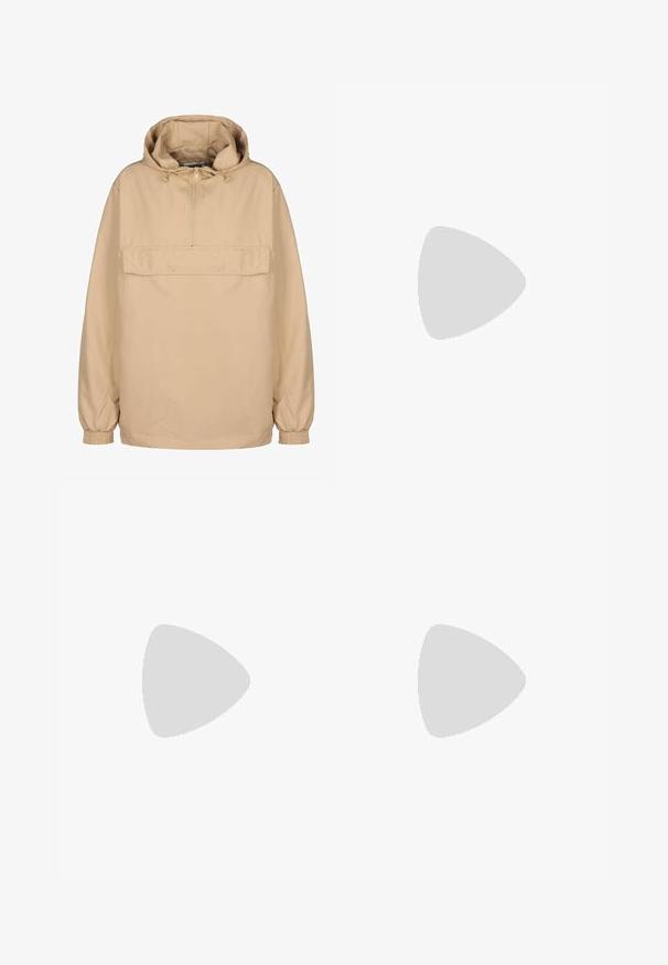 Jachetă pulover cu glugă de culoare bej, cu fermoar până la jumătate, buzunar frontal, mansete elastice și o croială lejeră, confecționată din material neted și ușor.; New Balance GRAPHIC  - Bluză sport - black; The North Face HORIZON PANT - Pantaloni outdoor - black; Sneaker bej deschis, cu un superior din plasă, logo negru și o talpă texturată. Accentuate cu un model geometric pe talpa intermediară.